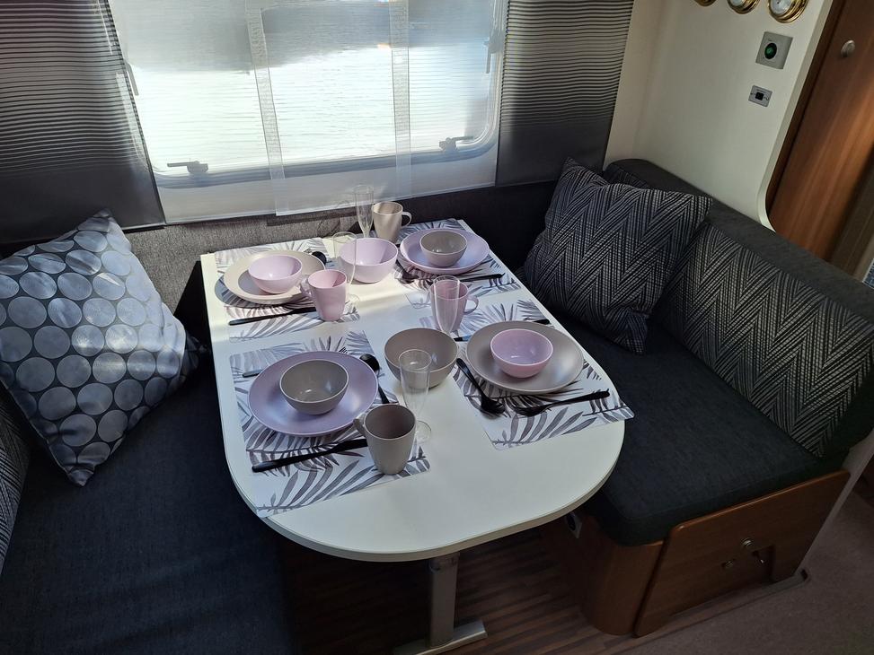 Asuntovaunu ruokap&ouml;yt&auml;