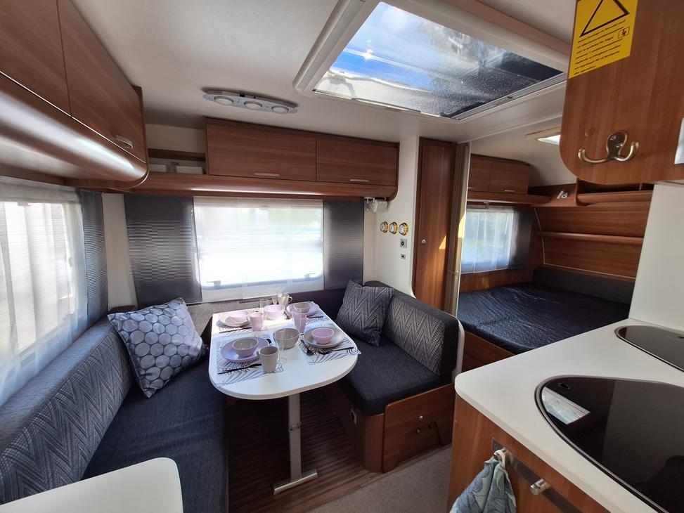 Asuntovaunu sisääntulo