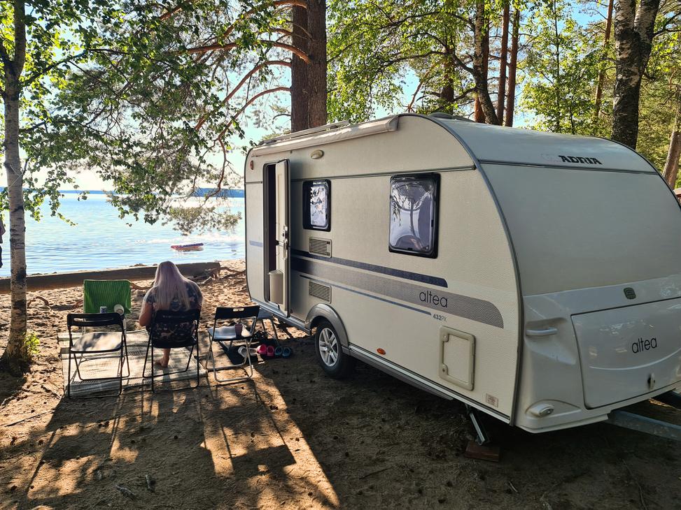 Asuntovaunu camping alueella